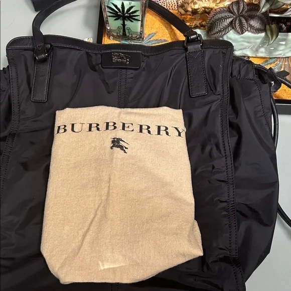 Burberry ❤️🤍🖤 Black Tote Bag (EUC) - Picture 9 of 12
